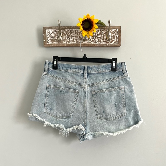 🌻🆕🚨FREE PEOPLE LASSO LIGHT WASH DENIM SHORTS-FOX TROT COLOR SIZES 28 & 29 - Picture 12 of 16